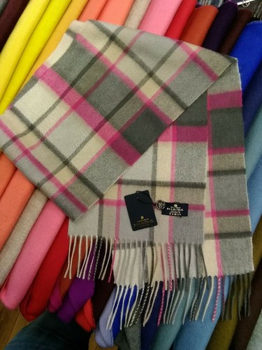 100% Pure Cashmere Scarf | The House of Balmoral | Old Town Mulberry | Modern - Picture 2 of 3