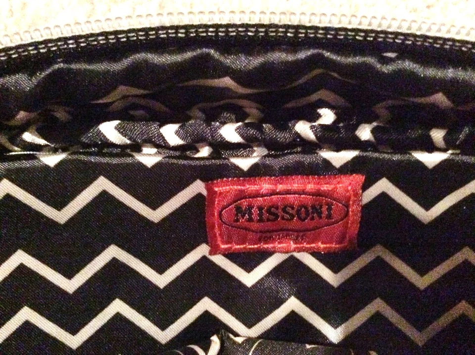 MISSONI x Target 'Famiglia Black & White Zig Zag' Kit / Case / Make-up Bag *NWT* - Image 4 of 4