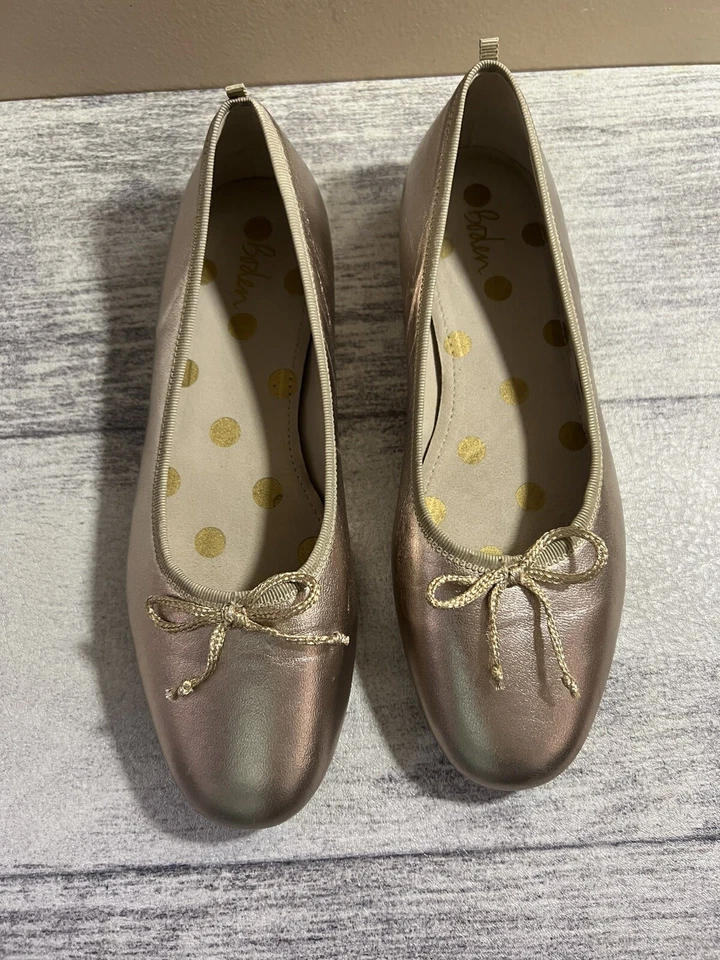 Planos de ballet Boden Kitty de cuero con suela flexible para mujer talla 37,5 - 7 dorados en EE. UU. Foto 2 de 4