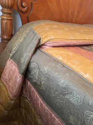 Multicolor Sage Reversable 98X110 Quilt with 2 Pillow Shams - 3 Pieces