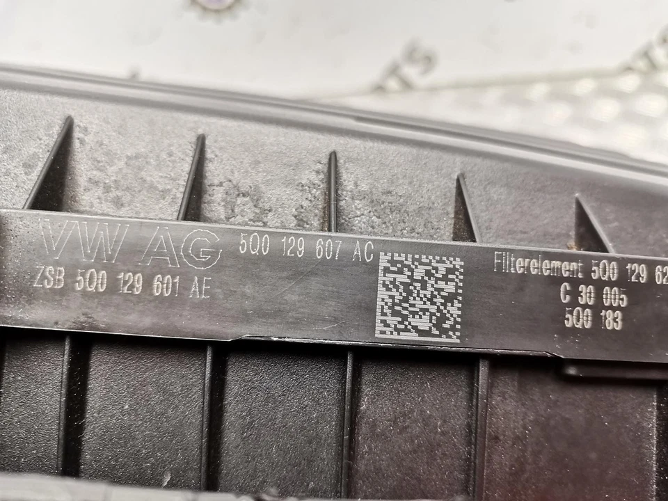 Carcasa de filtro de aire para Volkswagen Golf 1,6 diésel 2012-19 MK7 5Q0129618B Foto 4 de 4