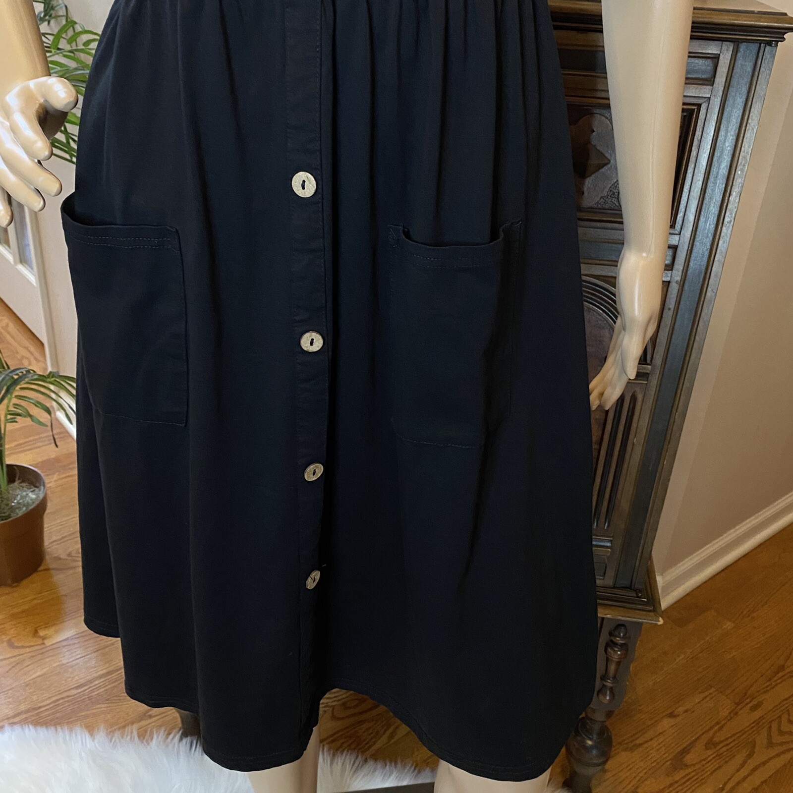 OUGES WOMEN BLACK DRESS SIZE M BUTTON FRONT W/POC… - image 3