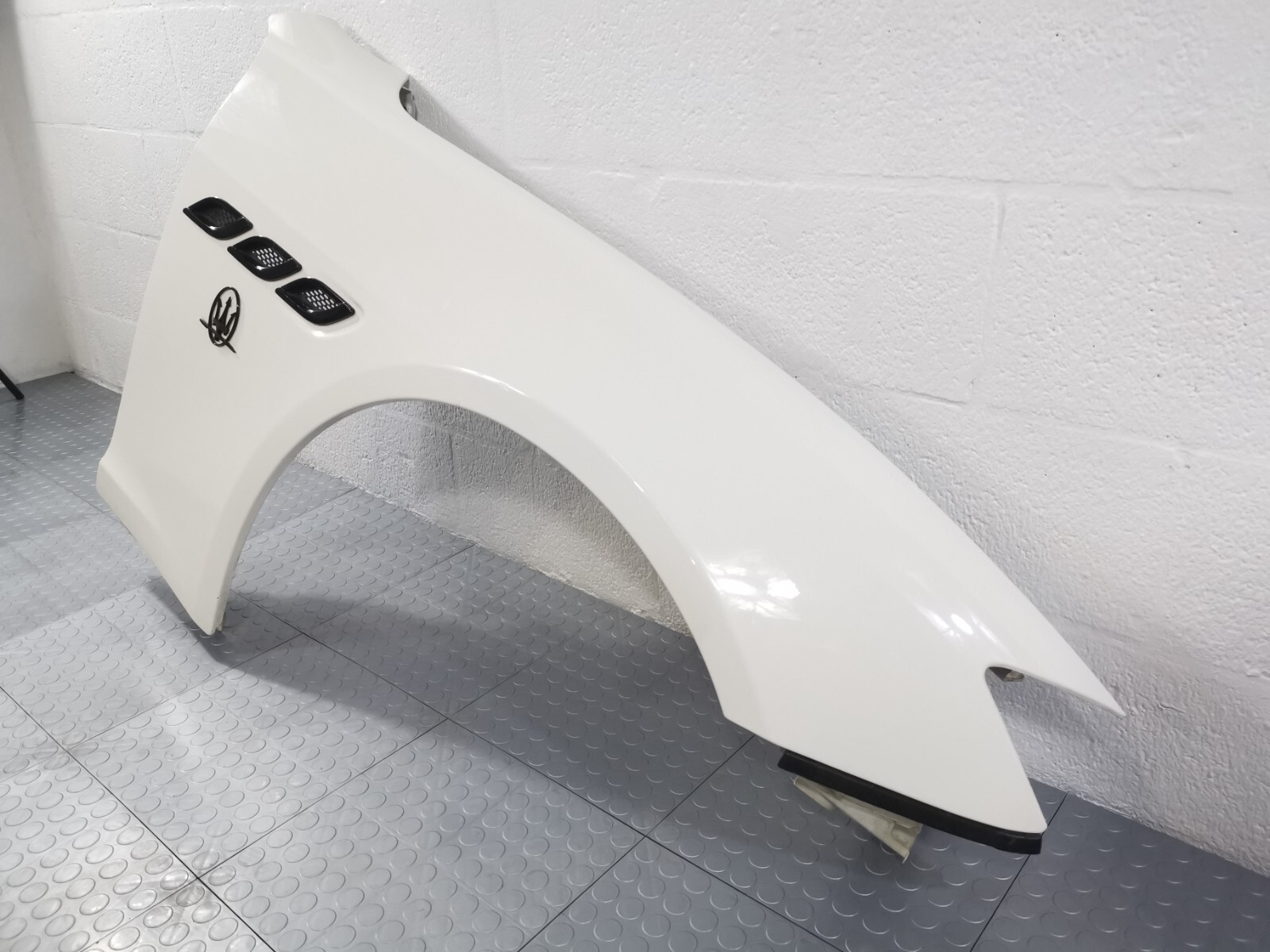 14-19 MASERATI QUATTROPORTE S Q4 FRONT RIGHT PASSENGER FENDER WING WHITE