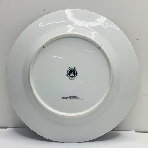 Disneyland Cinderella's Castle Souvenir 10" Travel Plate VINTAGE - Picture 2 of 2