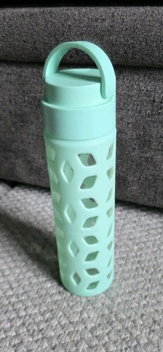 Lululemon Pure Focus Glass Water Bottle Menthol Silicone Sleeve 18oz