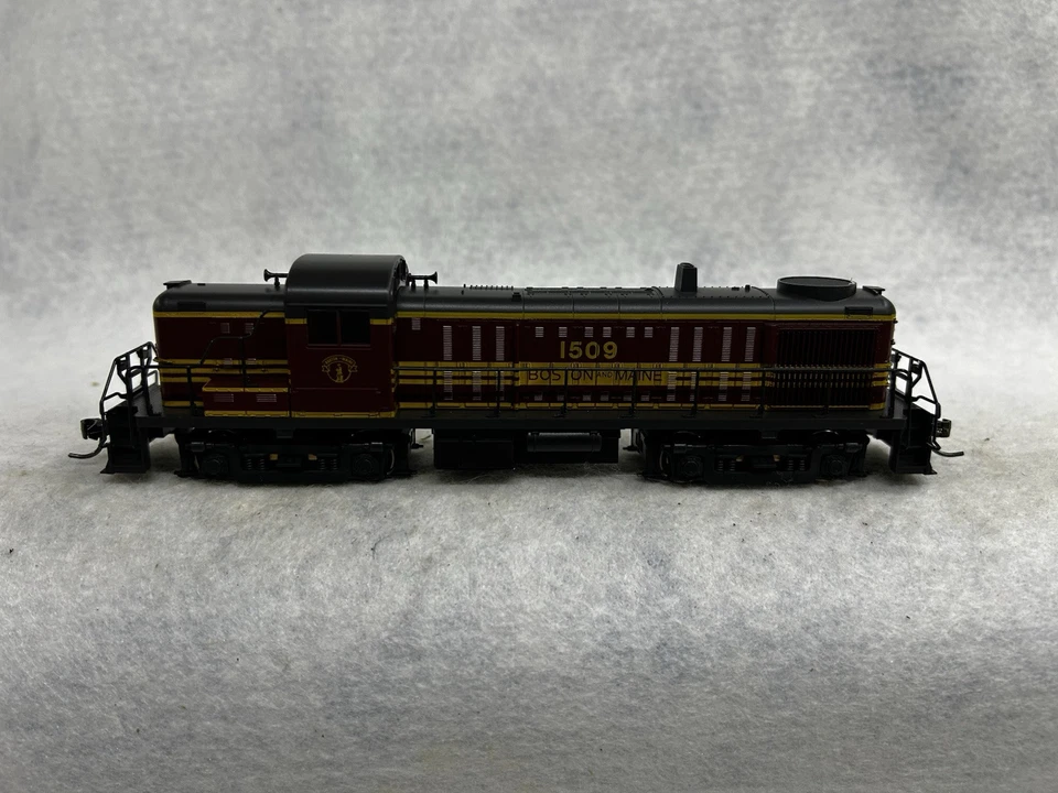 Colorful Atlas Boston & Maine Alco RS-3 Loco HO - Image 2 of 4