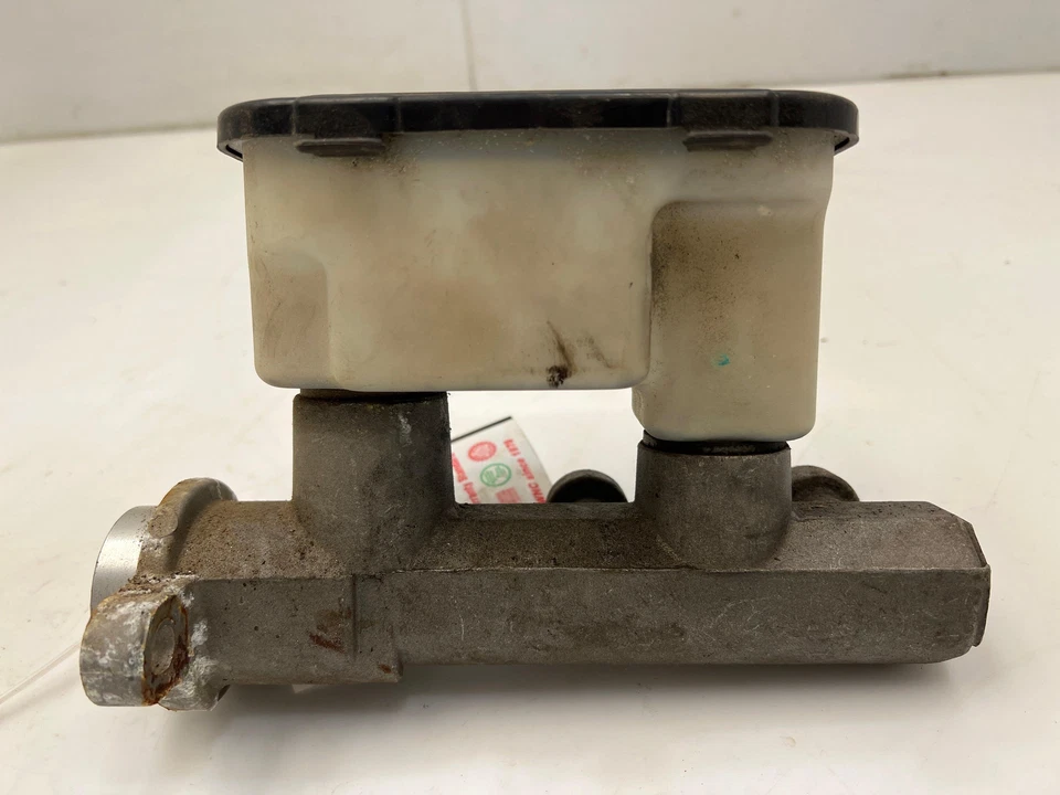 Cilindro maestro de freno de vacío para camioneta Chevy C/K 1500 1988-1993 OEM 18060086 Foto 3 de 4