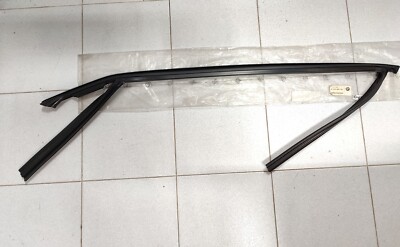 BMW E46 window guide right front door SEDAN !!NEW!! GENUINE