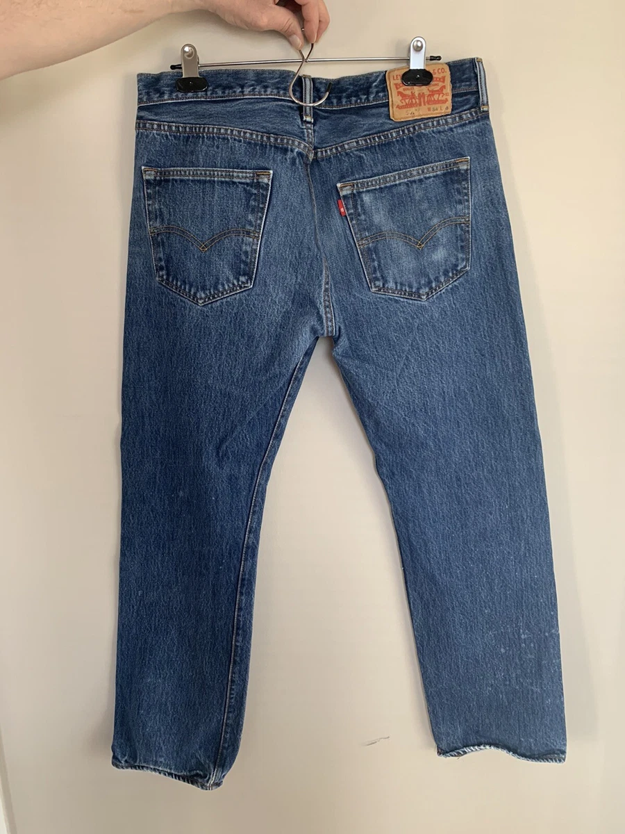 Levi's top r tag