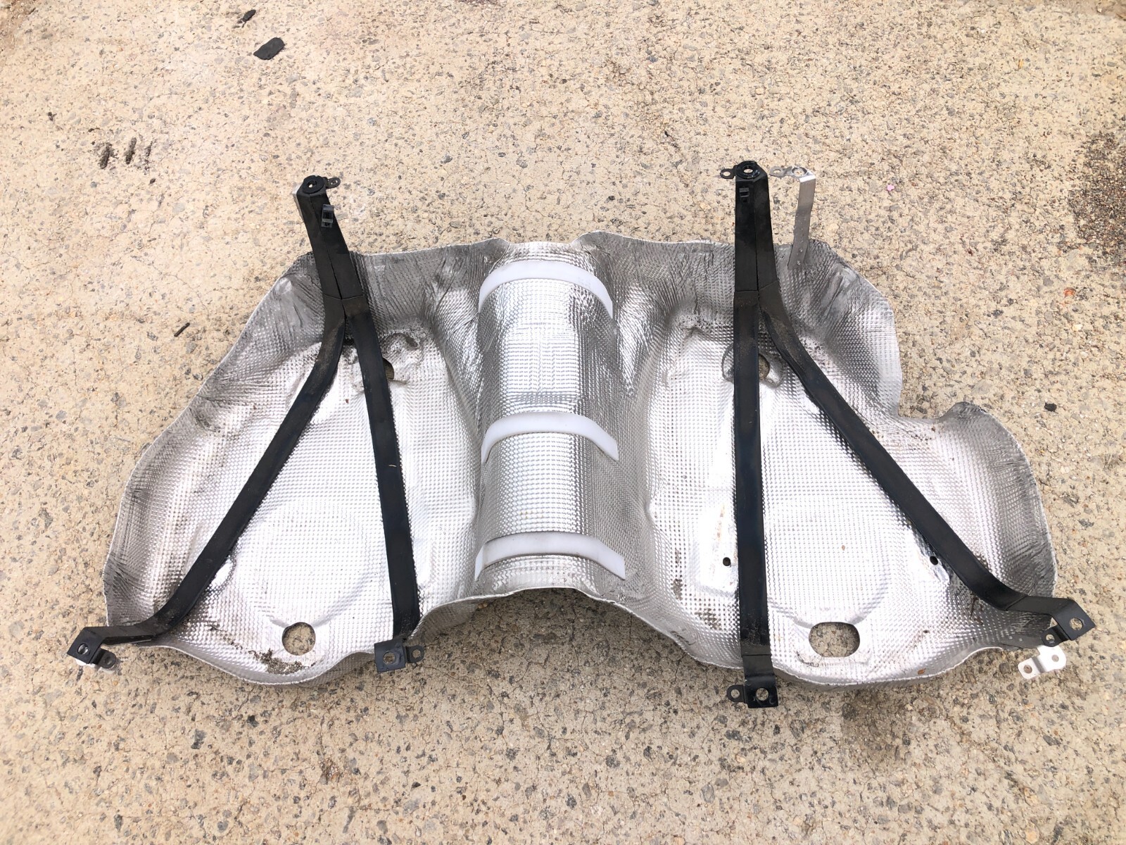 2017-2020 MASERATI GHIBLI SQ4 FUEL GAS TANK W/ HEAT SHIELD & STRAPS OEM.