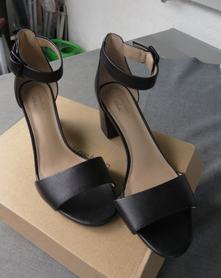 Neue Damen Riemchenpumps Gr.39 schwarz von Clarks