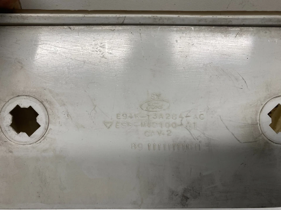 Mercury Sable 1989-1999 luz central delantera OEM, E94B-13A284-AC Foto 4 de 4