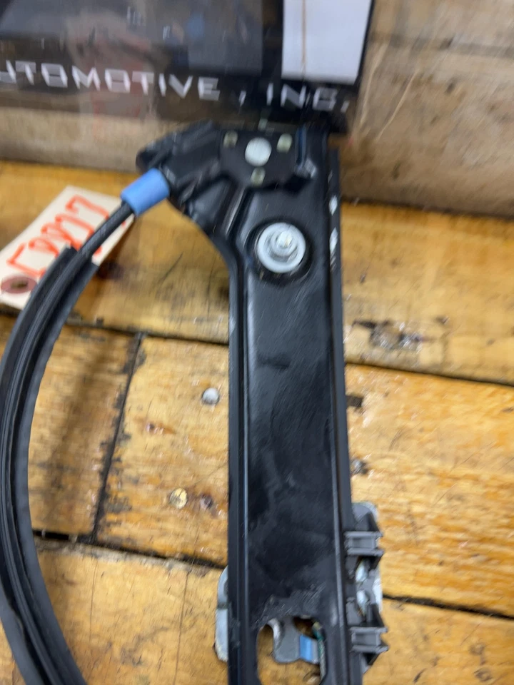 2000-2006 BMW X5 Right Front Door Regulator & Motor Assembly - Image 4 of 4