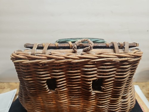 Vintage Large Fly Fish Wicker & Wood Basket or Creel Pre-owned (BB) - Picture 4 of 13