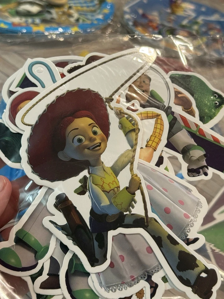 Juego de decoraciones de fiesta de cumpleaños Toy Story Toy Story para niños Foto 2 de 4