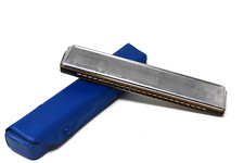 HOHNER ECHO HARMONICA ECHO KEY OF G APPROX 7 5/8" WIDE GFREAT SOUND BLUE CASE