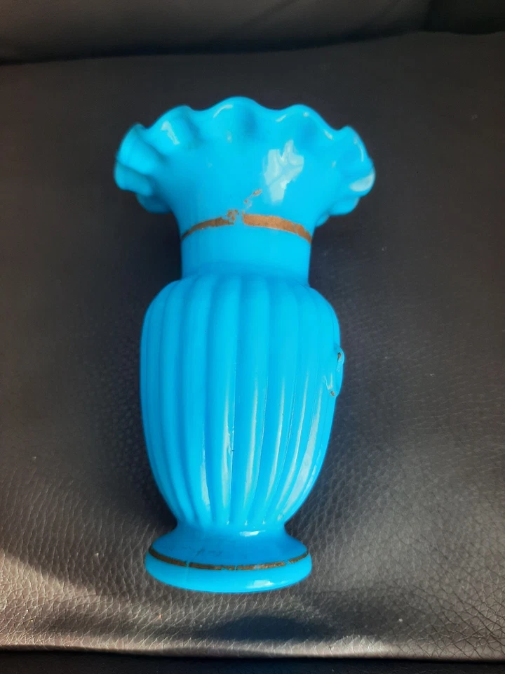 PETIT VASE ANCIEN EN OPALINE BLEUE AVEC DORURE - Photo 3/4