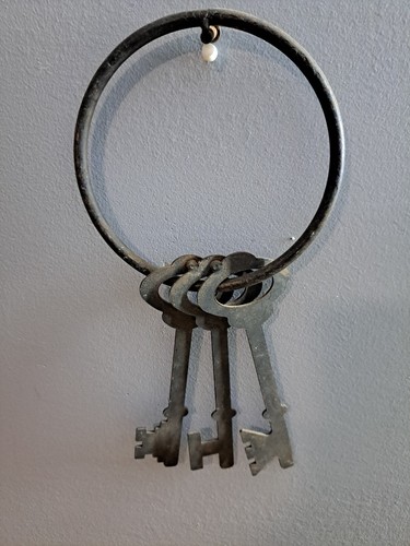 Vintage key wallpaper decoration - Picture 4 of 10