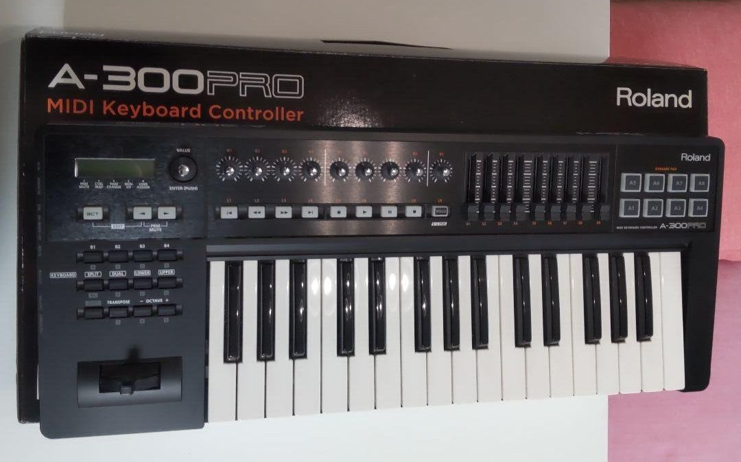 Roland A-300PRO MIDIキーボードコントローラー Roland - A-300PRO | MIDI Keyboard Controller