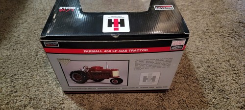 SpecCast International Harvester Farmall 450 LP tractor de gas delantero estrecho Ertl - Imagen 4 de 5