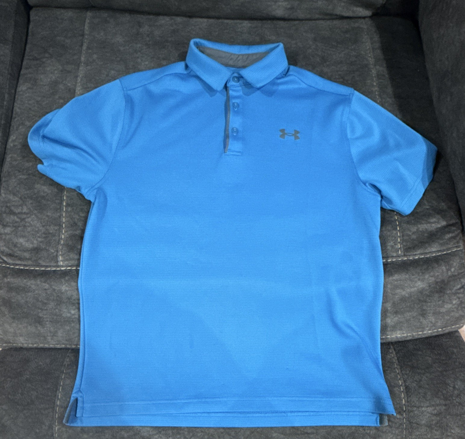 Under Armour Men's Blue Polo Shirt M Loose Fit Short Sleeve Solid Button