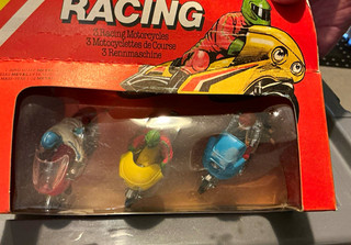 Britains Racing 9652 Boxed Set of 3 Racing Motorcycles 1:32 Norton MV BMW