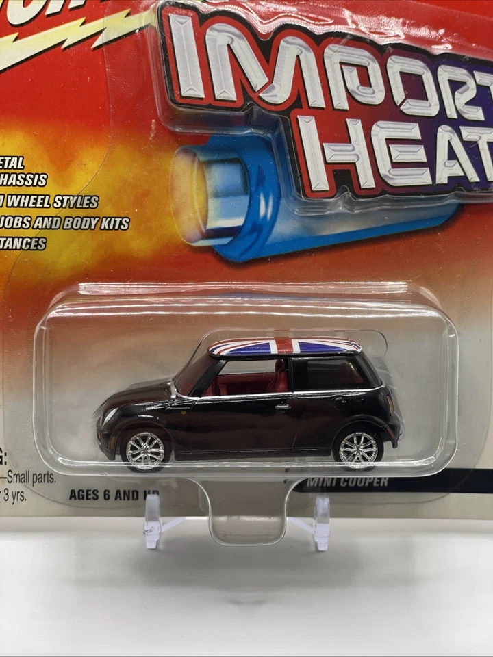 Johnny Lightning Import Heat Mini Cooper Black UK Flag - Image 2 of 4
