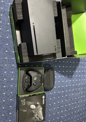 Xbox Series X 1TB mit Disclaufwerk + Xbox Elite Wireless Controller Series 2