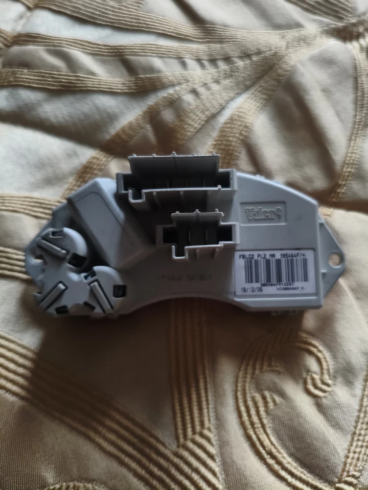 Resistenza motorino ventilazione abitacolo  BMW Serie 1 (E87) 120d M47 204D4 - Immagine 2 di 4