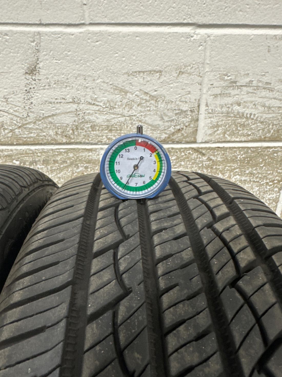 2x P215/55R17 Continental Control Contact Tour A/S Plus 8/32 Used Tires