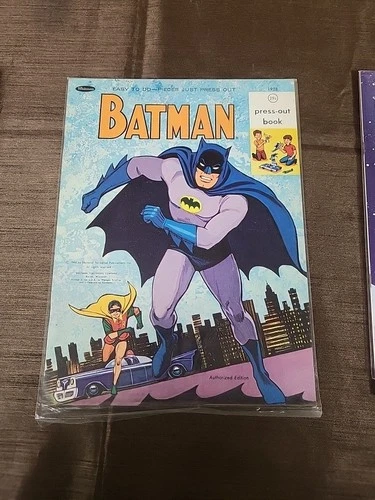VINTAGE BATMAN COMICS PUNCH OUT BOOK 1966 MINT CONDITION UNPUNCHED  DC COMICS