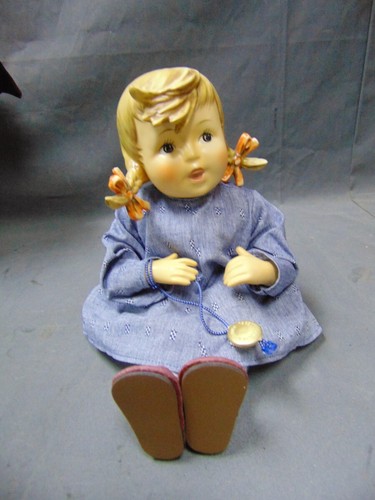 Hummel Goebel Porcelain Collectible #152A & B Umbrella Boy & Girl Set - Picture 7 of 12