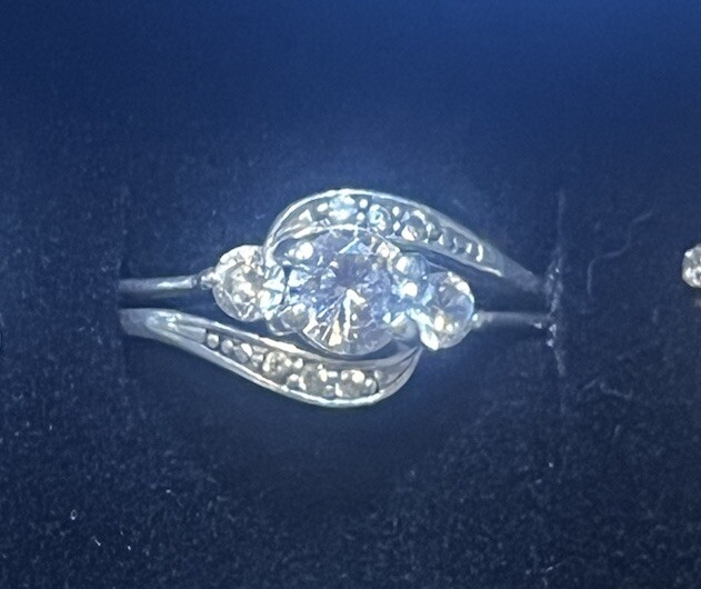 Untested Diamond Ring Stamped SUN 925 - image 8