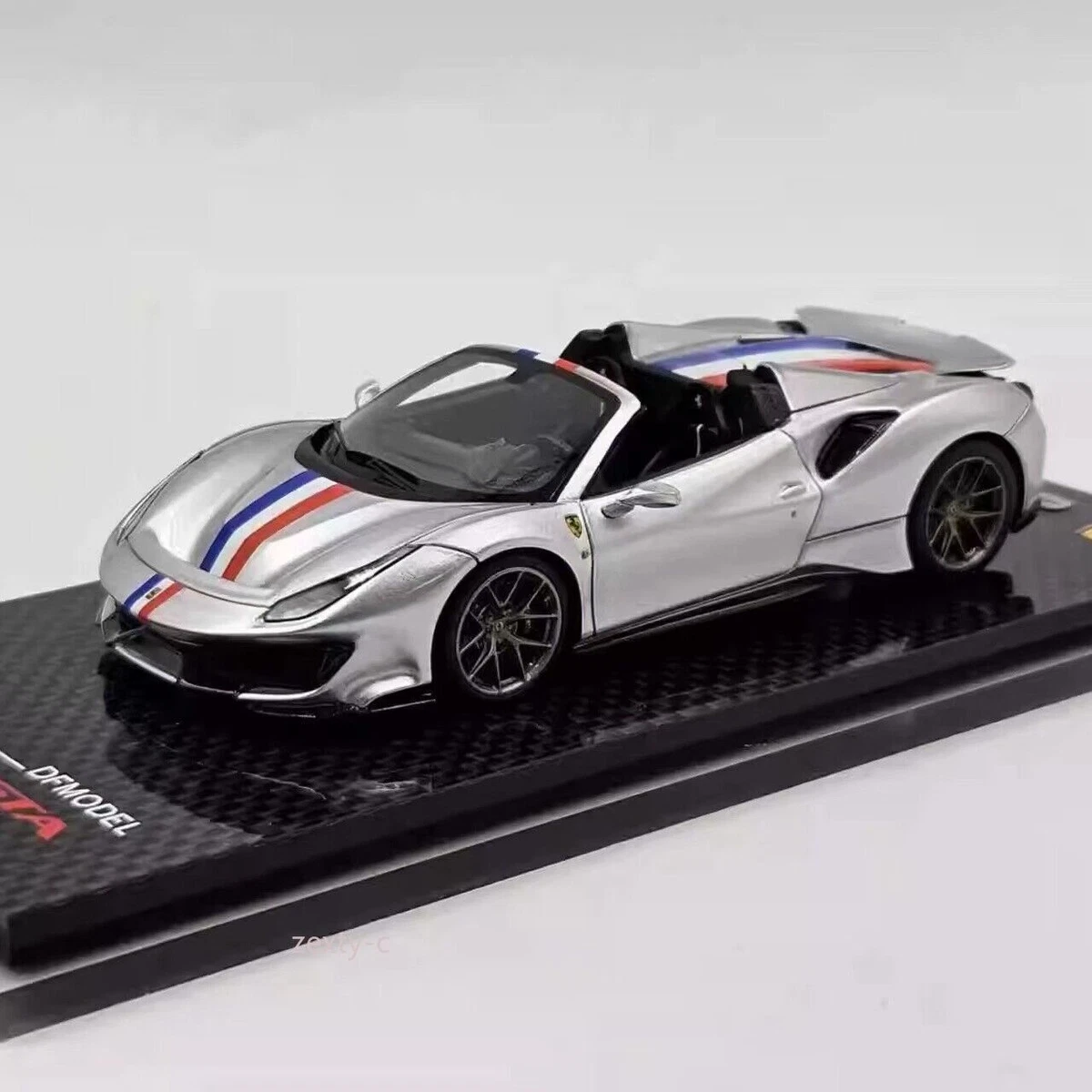 FERRARI 488 PISTA 1:43スケール モデルカー s-l400.jpg