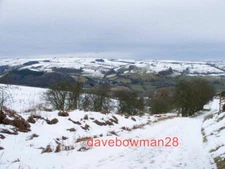 PHOTO  OFFA'S DYKE LOOKING NORTH THE DYKE HERE LEADS DOWN FROM SPRINGHILL FARM B