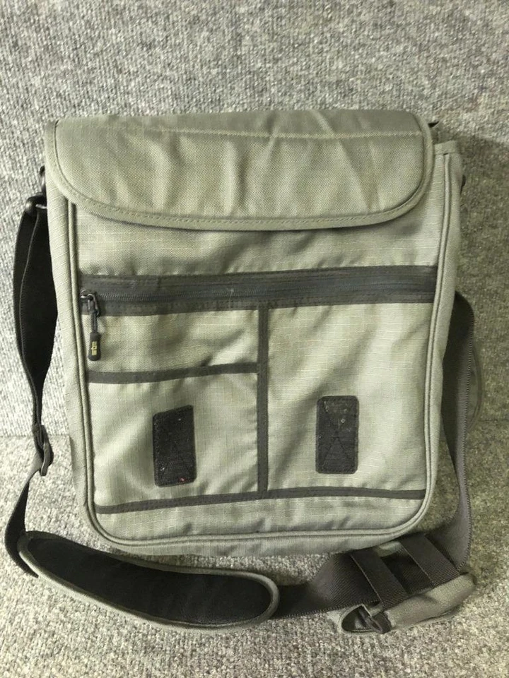 Bolso Mensajero de Hombro Acolchado Vertical Verde para Laptop STM 13"-15" Foto 2 de 3