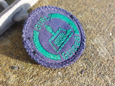 1930/40er MÄDCHEN GUIDES RANGERS ÖFFENTLICHE GESUNDHEIT / KOCHKENNTNIS ABZEICHEN TUCH 40 MM 