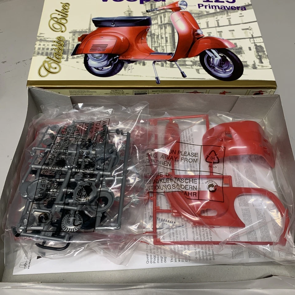 VESPA 125 Primavera ITALERI 1:9 - 4603 | NUOVO | Modellino Collezione Da Montare - Immagine 2 di 4