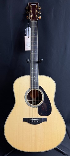 Yamaha LL16 ARE Handcrafted Dreadnought Acoustic-Electric Guitar Natural (716)
