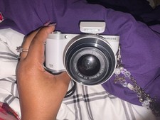 Samsung NX NX300 20.3MP Digital Camera - White (Kit w/ ED II 20-50mm Lens)