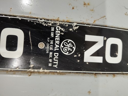 200 Amp Meter box plus fuses. - VIntage box has some wear marks Sells in used co - Picture 8 of 12