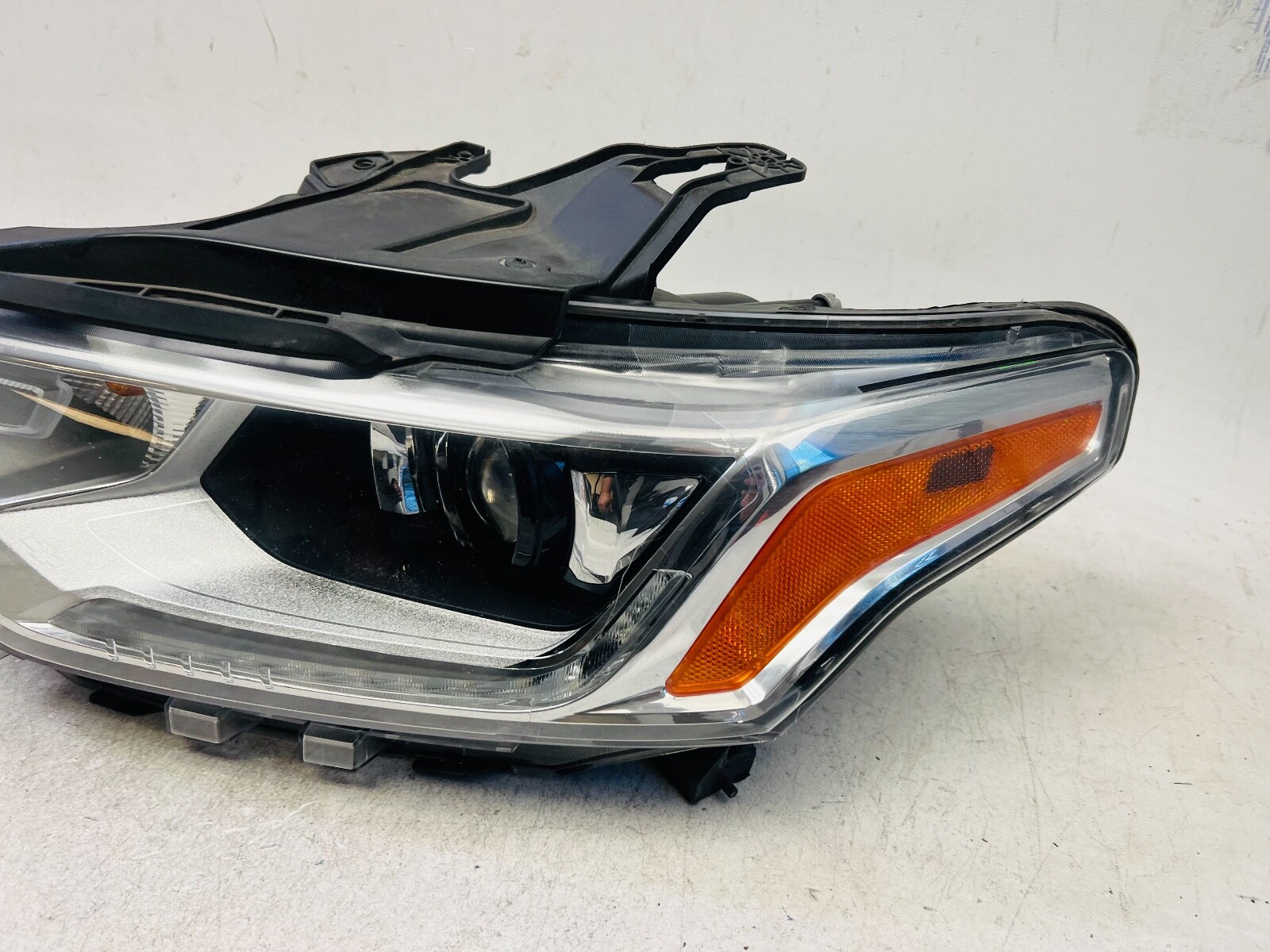 2018 2019 2020 2021 Chevrolet Traverse Xenon Headlight Left Driver 