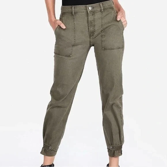 NUEVO $69 Express Mujer 6 Pantalones utilitarios recortados rectos tiro alto elásticos Foto 2 de 4