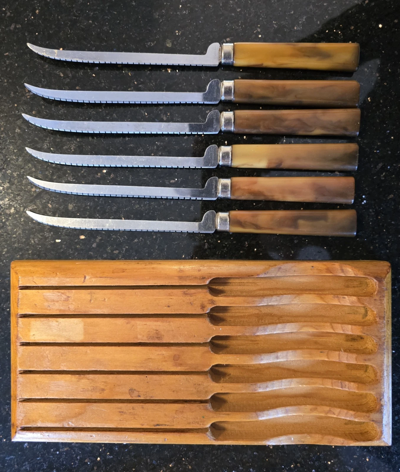 VTG 6 Serrated Steak Fish Boning Knives Butterscotch Bakelite Handles Stainless
Opens in a new windo