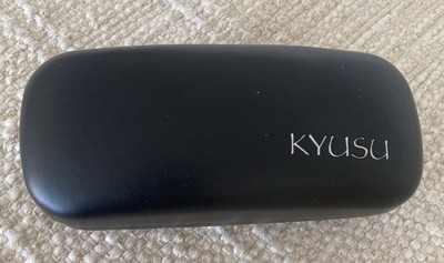 Kyushu Brillenetui Clam Shut Hard schwarz X-Display sehr guter Zustand ohne Tuch