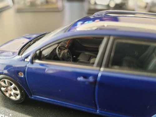 1:43 Toyota Avensis Kombi 2002 Minichamps - Bild 4 von 9