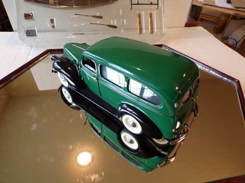 FRANKLIN MINT 1946 CHEVY SUBURBAN PANEL TRUCK CAMPER 1-24 COMPLETE - Picture 3 of 12