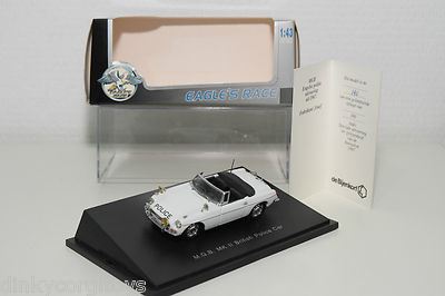 MGB MK II LE Rouge UNIVERSAL HOBBIES 1:43 de reference