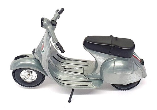 Xonex 1/12 Scale Diecast 13635 - Rally Vespa Scooter Motorbike - Silver - Picture 4 of 5