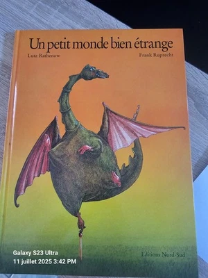 Livre pour enfant - Un petit monde bien étrange - Photo 1/4
